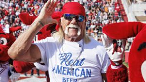Ismét a bestsellerlisták élén Hulk Hogan életrajzi könyve