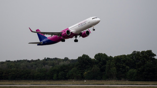 Kiderítette a Wizz Air, ezért tapsolnak leszállást követően az utasok
