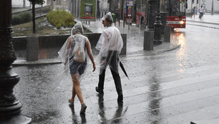 Figyelmeztetéssel indul az augusztus, zivatar moshatja el a fél országot