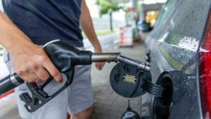 Újranyithat a benzinkút, ahol grófok és színészek is tankoltak