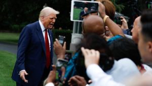 Felforgatja a gazdaságot Trump, manipuláció vádjával kirúgta Biden emberét