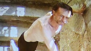 Zajlik a hajtóvadászat egy veterán ellen, aki négy embert lőtt le egy bárban