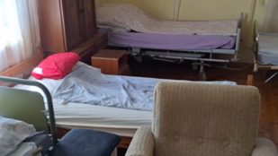 Újabb illegális szociális otthont zárt be a NAV, a pincében laktak az idősek