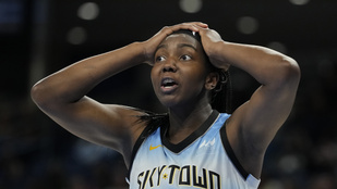 Kiderült, miért dobálnak zöld műpéniszeket a pályára a női kosármeccseken