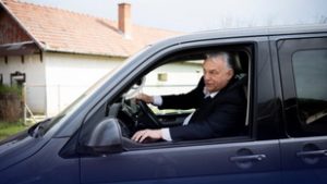 Mintegy hétmillió forintért árulják a kisbuszt, ami Orbán Viktoré lehetett