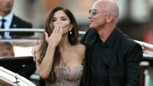 Intim képek és titkos üzenetek: Jeff Bezosék beperelték Lauren Sanchez testvérét