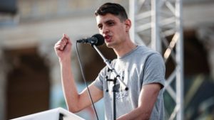 „Taníccsatok lécci, nem akarok fideszes lenni” – nyílt levélben támadja a Kutyapárt Sulyok Tamást