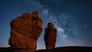 Bámulatos felvételek a horizontot beragyogó égi tűzijátékról, a Perseidákról