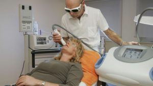 Trendforduló a luxizásban: táska helyett a 120 év élet az új sláger a szupergazdagoknál