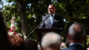 „Szembeszállunk az árulókkal” – Pannonhalmán csapott össze a Fidesz és a Tisza Párt augusztus 20-án