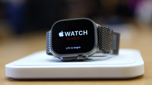 Tovább gyűrűzik a botrány az Apple körül, ég a ház a vállalatnál
