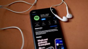Hatalmasat újít a Spotify, bárkinek küldhetünk üzenetet az alkalmazásban