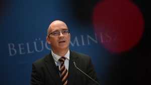 Bértárgyalások kezdődnek az Oktatási Hivatal dolgozóinak alacsony fizetése miatt