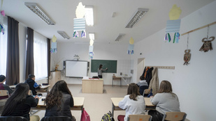 Minden diáknak járna egy AI tutor, hogy ne ementáli sajt legyen a tudásuk
