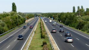 Változás az autópálya-matricáknál, hétfőtől mindenki kevesebbet fog fizetni