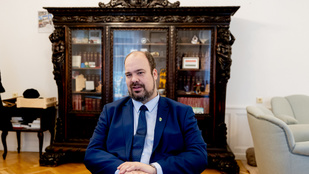 Új elnököt választott az országgyűlési választásoktól visszalépő Momentum