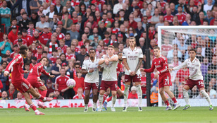 Szoboszlai Dominik hatalmas szabadrúgásgóljával szerzett vezetést a Liverpool