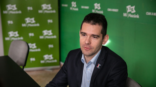 Feljelentést tesz az MSZP, Novák Előd a párt szerint gyakorló kézigránátokat akart dobáltatni zászlajukra
