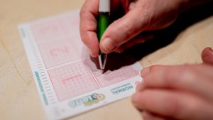 Csaknem két tucat szerencsés játékosnak hozott milliókat az ötöslottó-sorsolás