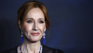 Visszavonják a sztárszerző díját, mert támogatta J. K. Rowling transzneműekkel kapcsolatos nézeteit