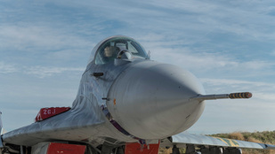 Blikk: Bennfentesek foszthatták ki a kecskeméti MIG–29-eseket