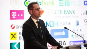 Varga Mihály kőkemény üzenetet küldött a forintnak, vége a korábbi stratégiának