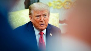 Donald Trump azzal fenyeget egy általa utált humoristát, hogy megfosztja az állampolgárságától