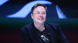 Hihetetlen gazdagodással a világ első billiomosa lehet Elon Musk
