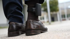 Januártól GPS-nyomkövetővel figyelheti az áldozat és a rendőrség is a bántalmazókat