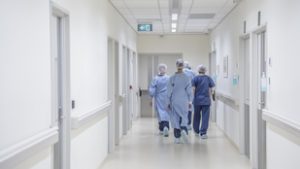 TikTokon gúnyolódtak a páciensek testnedvein, azonnal kirúgták az egészségügyi dolgozókat