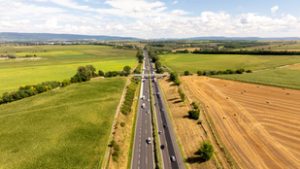 Bejelentette a kormány: jön a kedvezményes autópálya-matrica az M1-es felújítása miatt