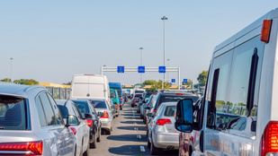 Brutálisan lehúzták a lusta autósokat: 130 ezer forintot fizettek a 80 ezres matricáér