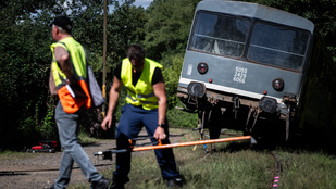 „Biztos, hogy itt fogunk reggelizni” – még mindig nem tudják, miért siklott ki a vonat Magyarkútnál