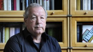 Segélykiáltást küldött Vámos Miklós, gyermek szexuális kihasználásával vádolta meg a Facebook