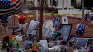 „B*ssza meg Charlie Kirk” – megemlékezéseken balhéztak, több embert letartóztattak