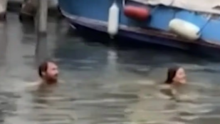 Két turista megfürdött Velence főcsatornájában, ideiglenesen kitiltották őket a városból