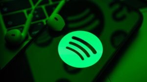 A Spotify megszünteti a legidegesítőbb korlátozását az ingyenes felhasználóknak