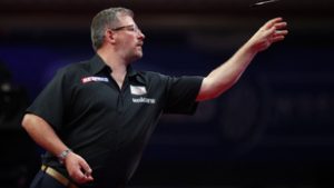 Balkezes, bipoláris, megosztó: a régi motoros is jön Budapestre