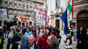 Újra tüntetők vonulnak a fővárosban, Hadházy Ákos forró őszről beszélt