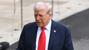 Kellemetlen meglepetés fogadta Donald Trumpot Londonban
