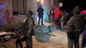 Élőben közvetítette egy siófoki család, amint rátámadnak a gyereküket előállítani próbáló rendőrökre