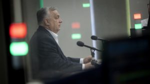 Orbán Viktor: Ha a politikusok fegyvert viselnének, mert fenyegetik őket, akkor nekem ágyút kéne hordanom