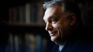 Orbán Viktor búcsút intene a fegyvereknek