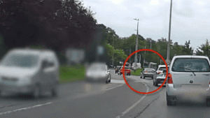 Nem adta meg az elsőbbséget a szemből érkezőnek, ütközéssel végződött egy balra kanyarodás