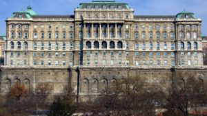 Felfüggesztették az Országos Széchényi Könyvtár főigazgatóját