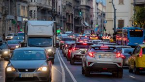 Megbénulhat a közlekedés Budapesten, lezárások lesznek szombaton
