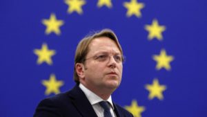 Durván egymásnak esett a Tisza és a Fidesz az EP-ben a kémbotrány miatt