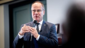 Navracsics Tibor nekiment a Népszavának: Elhiszem, hogy fáj és hogy savanyú a szőlő