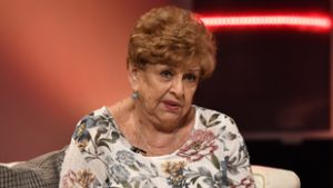 Érezte, hogy gond van – a színpadon tört el Pásztor Erzsi válla