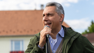 „Igaz, hogy pedofília miatt üldöznek téged?” – Szabó Bálint feljelenti Lázár Jánost